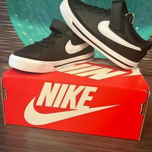 Black 10c Nike Court Legacy